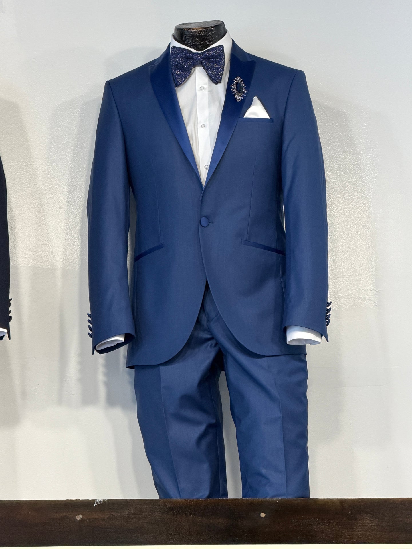 Saladino Peak Lapel Tuxedo